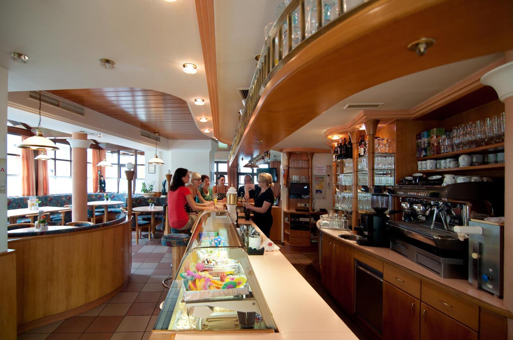 Restaurant - Cafe - Pension Hassler Berg im Drautal Exterior foto