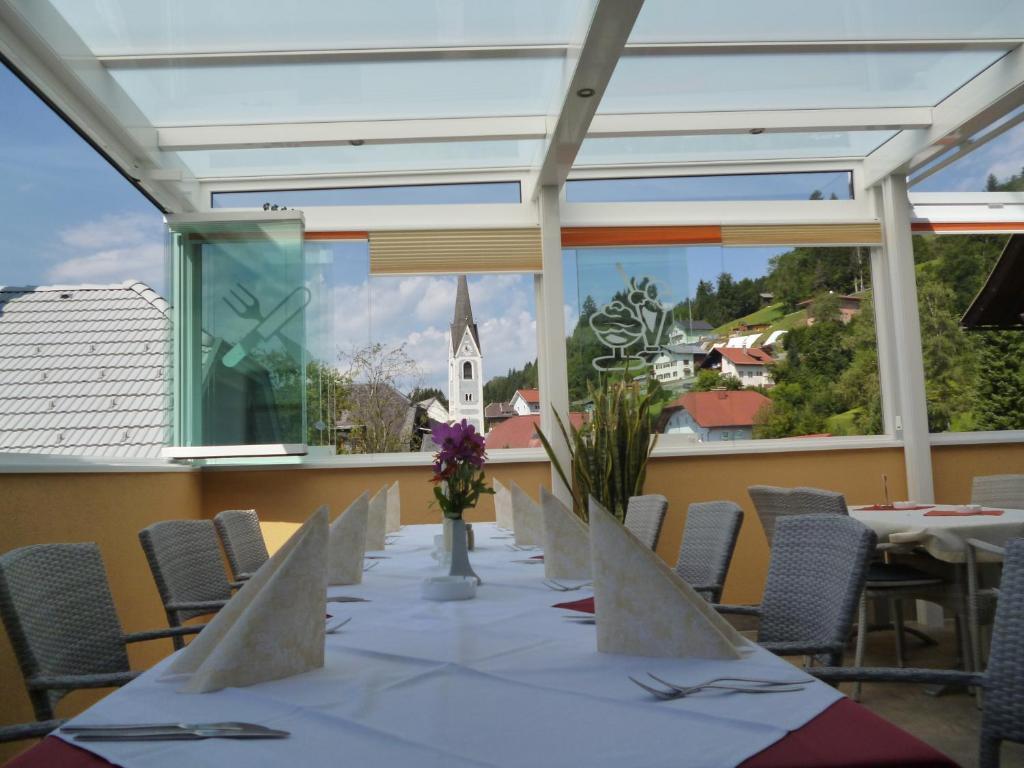 Restaurant - Cafe - Pension Hassler Berg im Drautal Exterior foto