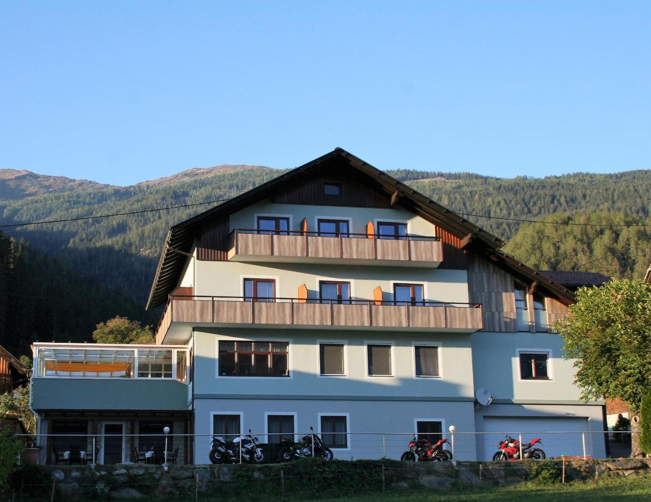 Restaurant - Cafe - Pension Hassler Berg im Drautal Exterior foto